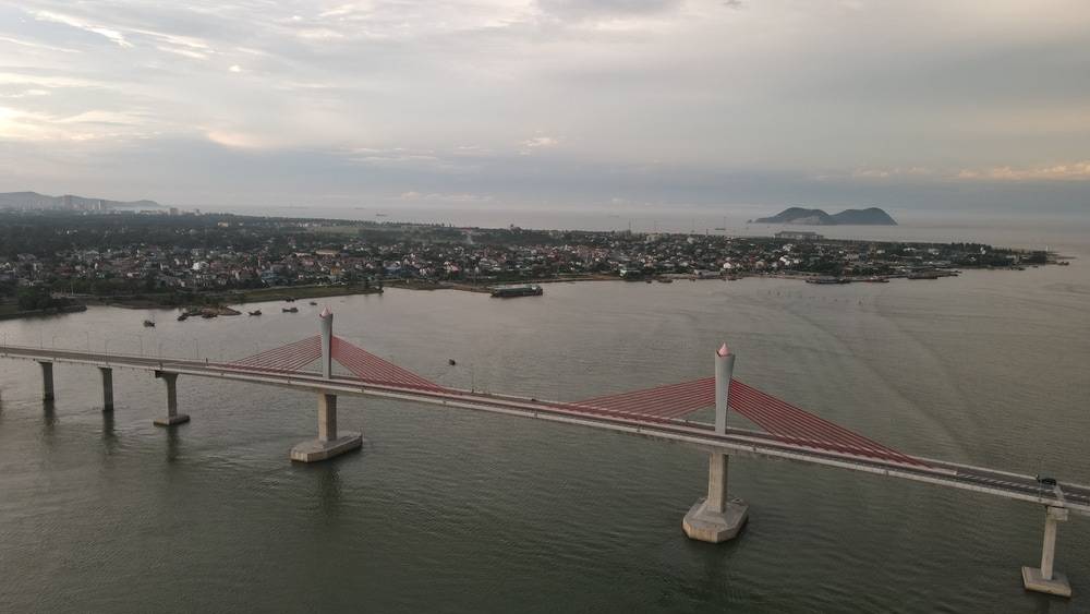 Cầu Cửa Hội