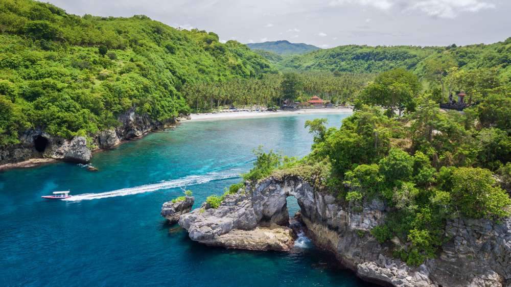 Crystal Bay, Nusa Penida: Diving, Snorkelling, and Best Time to Go, 3 min read