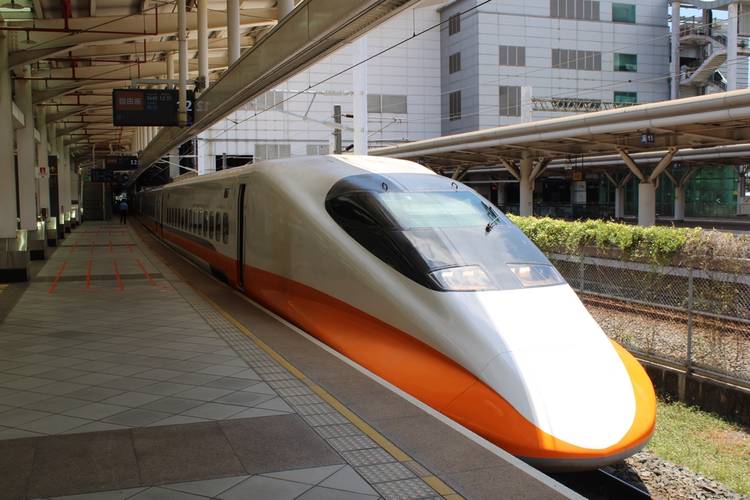 Taipei to taichung high speed rail