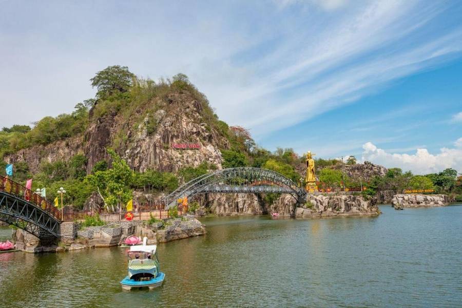 Khu du lịch Núi Sập