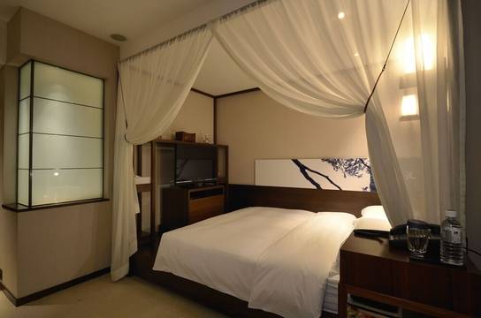 Elegant room at Les Suites Taipei-Ching Cheng, a top hotel in Taipei