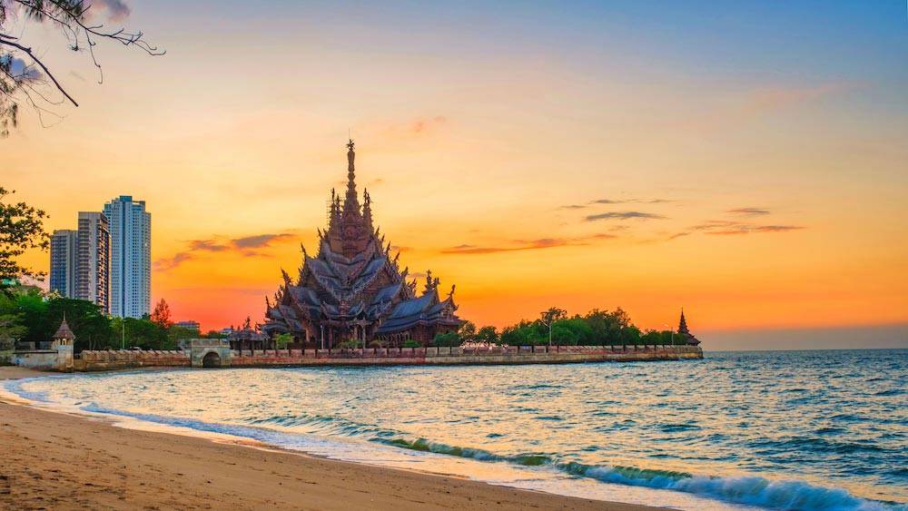 ปราสาทสัจธรรม สถาปัตยกรรมวิจิตรที่ในทริปเที่ยวพัทยาเหนือ กลาง ใต้ ต้องมาเยือน