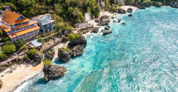 Uluwatu Beach Guide: Best Beaches, Temple, and Where to Stay, 3 min read