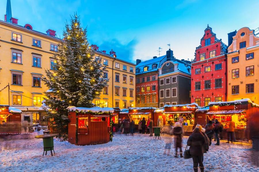 Chợ Giáng Sinh Stortorget với các gian hàng được trang trí