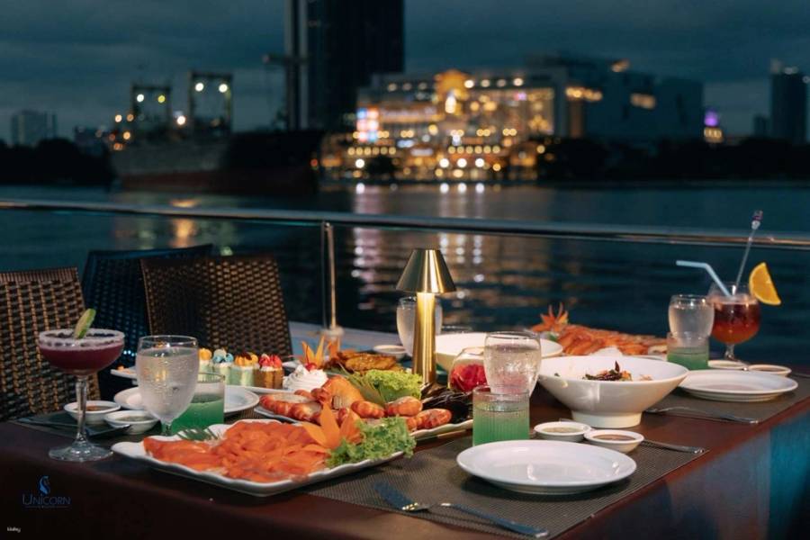 Dung bua toi tren du thuyen kỳ lân tại bến tàu ICONSIAM Bangkok
