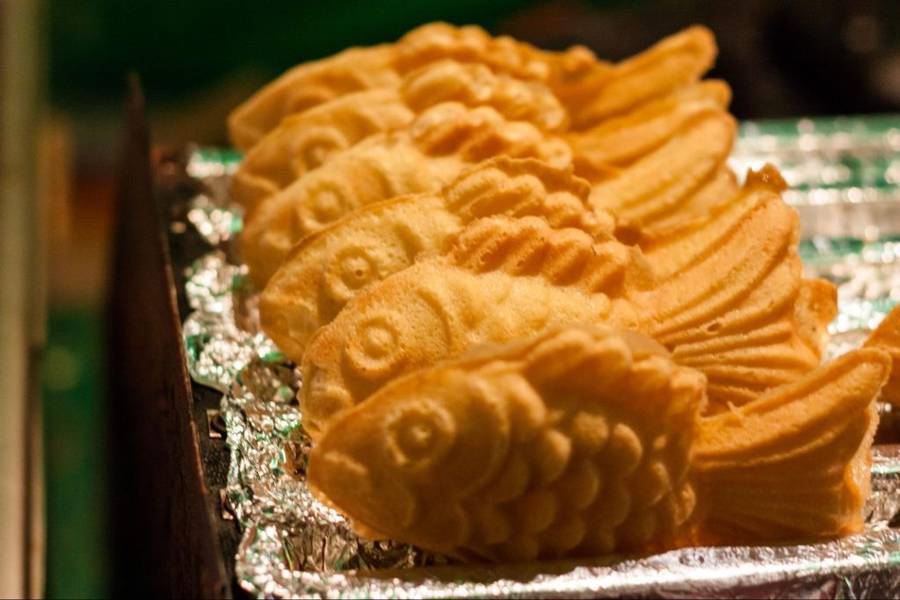 Bánh cá anh đào là một trong những trải nghiệm du khách không nên bỏ qua | Mùa hoa anh đào Hàn Quốc