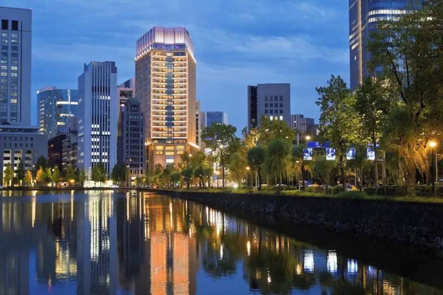 The Peninsula Tokyo sừng sững và nổi bật giữa lòng thủ đô | Mùa hoa anh đào Nhật Bản