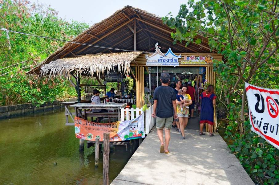 Bang Nam Phueng Floating Market