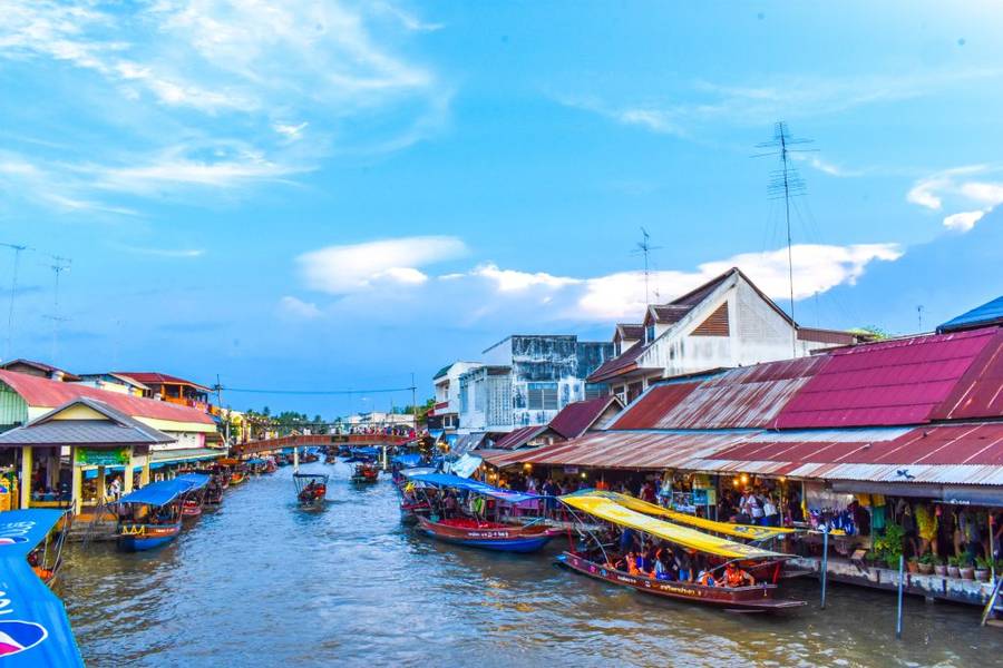 Damnoen Saduak Floating Market