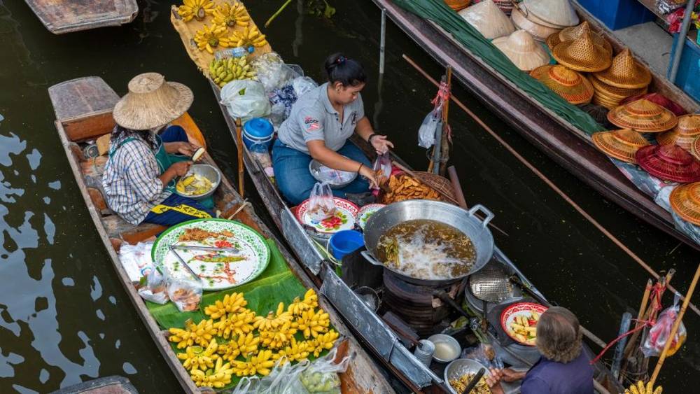 Ẩm thực trên thuyền ở chợ nổi Damnoen Saduak | Bản đồ du lịch Bangkok