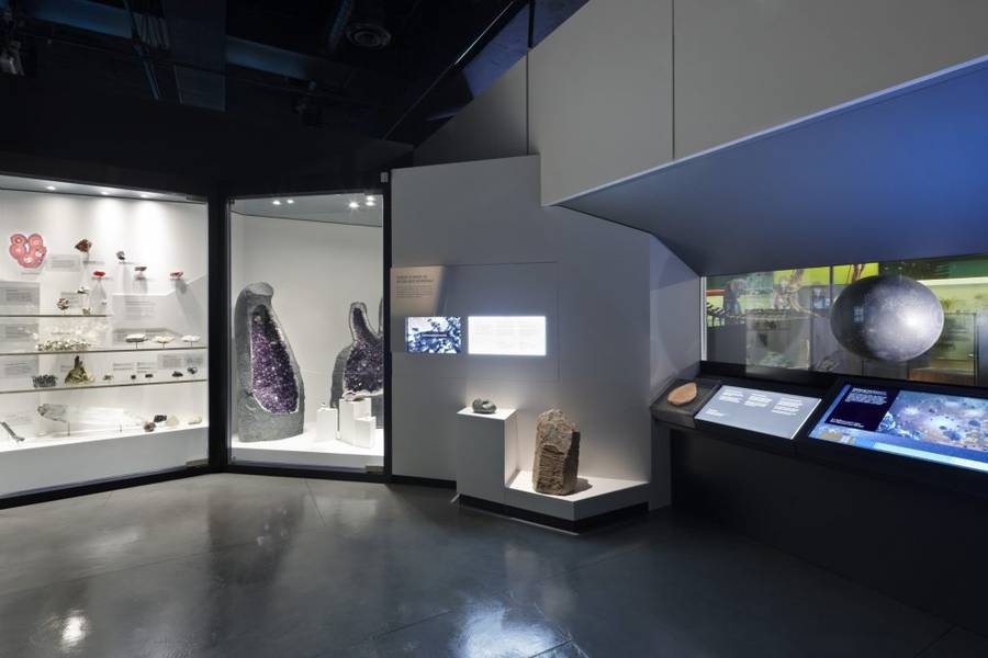 Những hiện vật được trưng bày bên trong Dynamic Earth tại bảo tàng Melbourne I Melbourne Museum