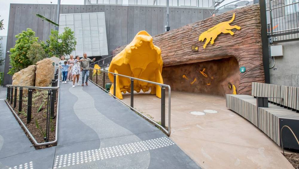 Không gian tương tác ngoài trời với các mô hình bản sao chân thực và sống động I Melbourne Museum