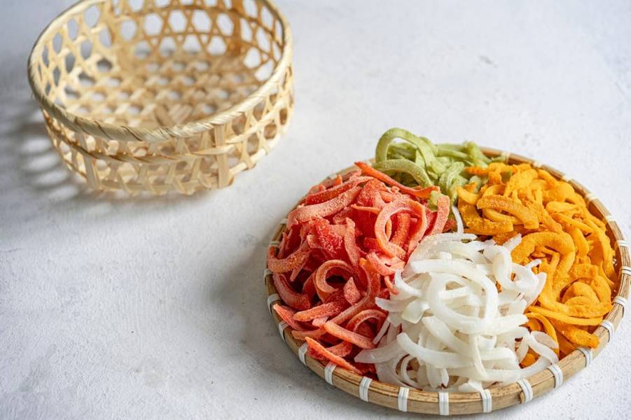 Các loại mứt dừa đa dạng làm phong phú khay bánh mứt ngày Tết
