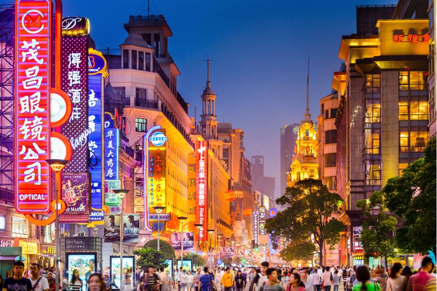 Đại lộ Nam Kinh rực rỡ ánh đèn khi về đêm | Sông Hoàng Phố