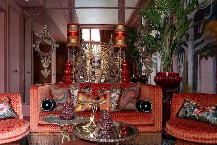 Khu vực phòng khách đậm chất nghệ thuật tại khách sạn Castille Paris - Starhotels Collezione I Sông Seine