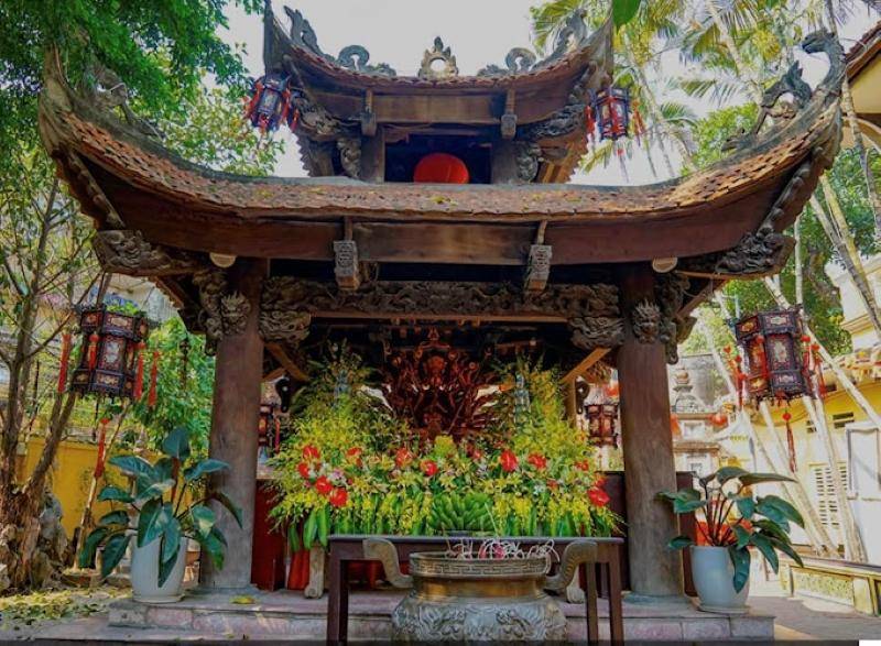 Chùa Phúc Khánh là chùa ở Hà Nội có vẻ cổ kính thời Lê Trung hưng cùng bộ sưu tập tượng Phật thếp vàng