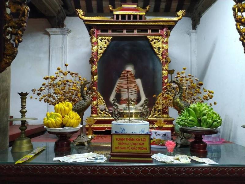 Chùa Đậu là chùa ở Hà Nội Chùa Đậu thu hút du khách bởi hai pho tượng nhục thân toàn vẹn