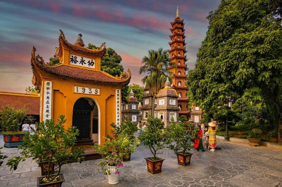 Chùa Trấn Quốc là chùa ở Hà Nội tâm linh cổ kính bên Hồ Tây