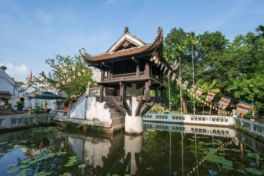 Chùa Một Cột là chùa ở Hà Nội với kiến trúc hình bông sen trên cột đá duy nhất