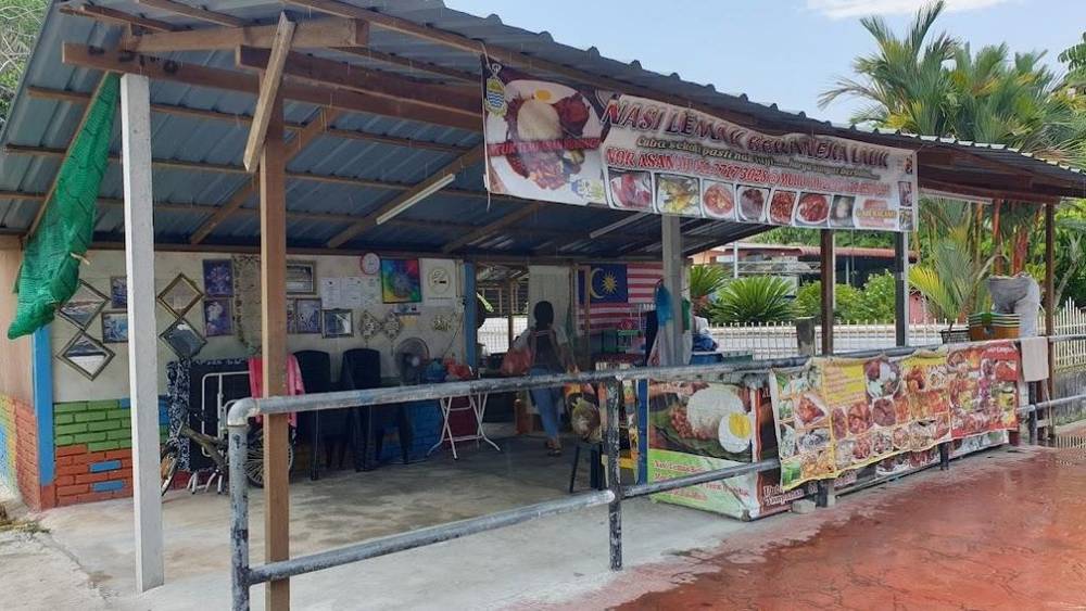 Nasi Lemak Berlauk Hasanah Dan Nasi Campur Laila là quán ăn bình dân tại Penang