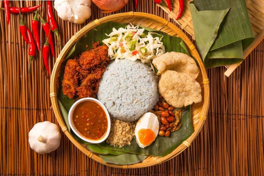 Nasi Lemak tuy đơn giản nhưng là sự hoà quyện của rất nhiều hương vị