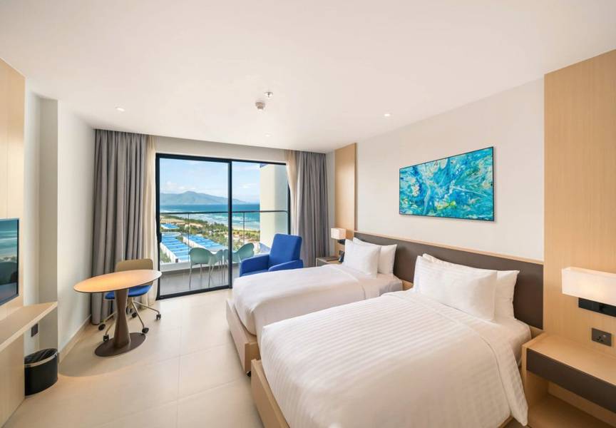 The Empyrean Cam Ranh Beach Resort biển