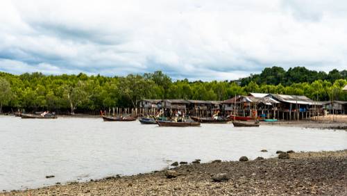 ที่เที่ยวเกาะพยาม หมู่บ้านชาวมอแกน ปลายหาดเขาควาย