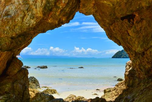 ที่เที่ยวเกาะพยาม หินทะลุ