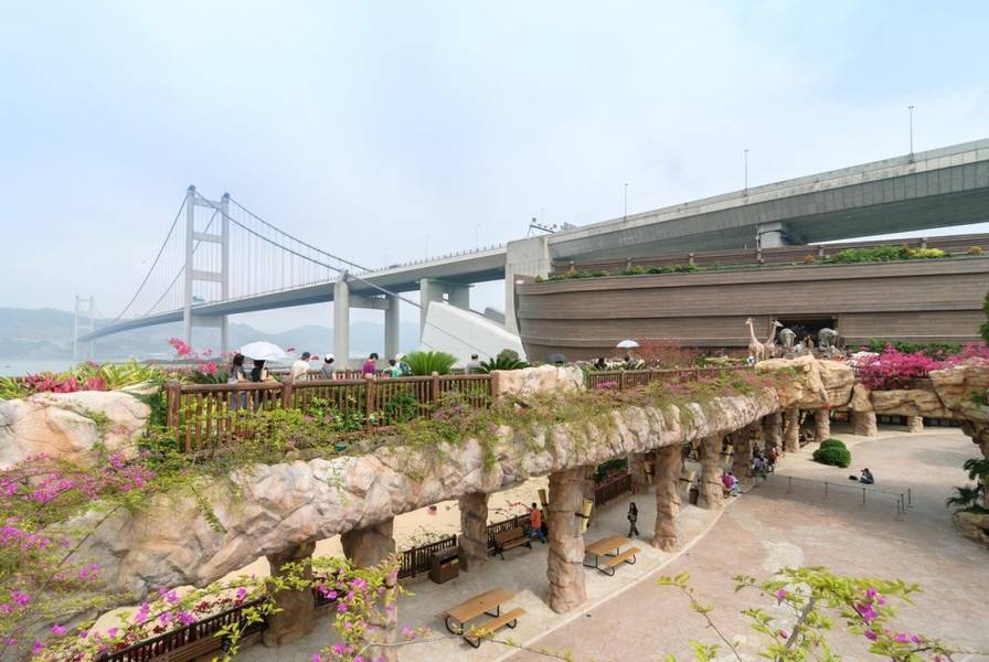 Bên cạnh tàu Noah, Nature Garden cũng là điểm đến lý tưởng cho du khách