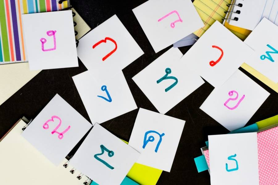 Tiếng Thái cơ bản với bảng chữ cái độc đáo và thanh điệu phong phú