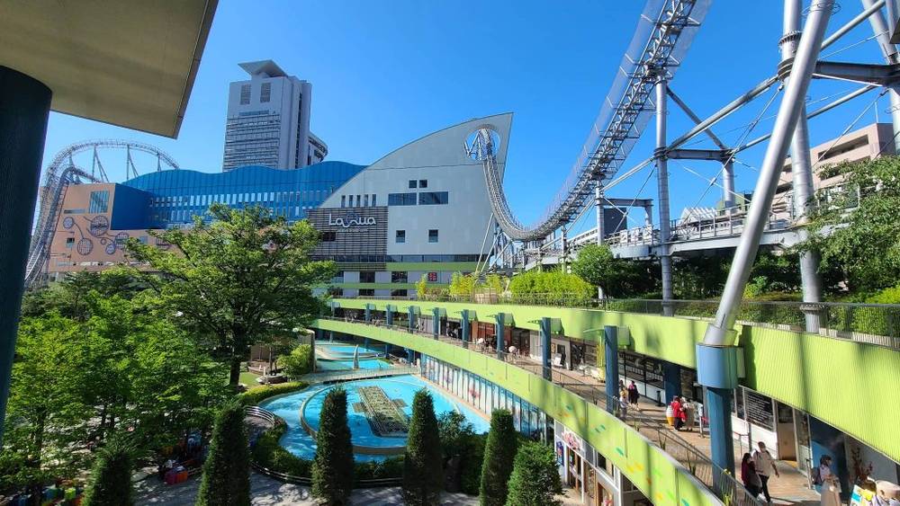 Tàu lượn siêu tốc Thunder Dolphin tại Tokyo Dome City Attractions 