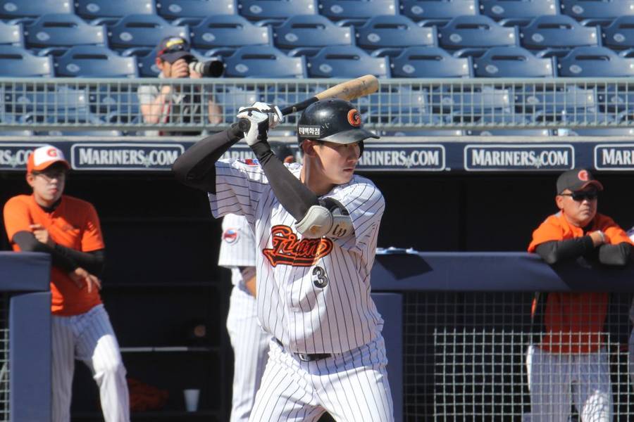 Đội bóng chày chuyên nghiệp Yomiuri Giants trên sân vận động Tokyo Dome 