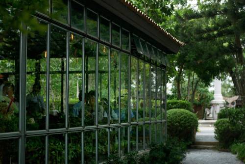 คาเฟ่ริมทะเลเก๋ๆ อย่าง The Glass House