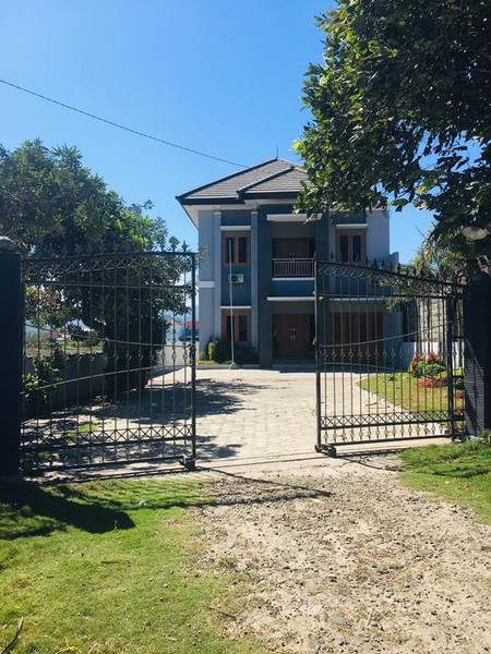 Modern House YIA
