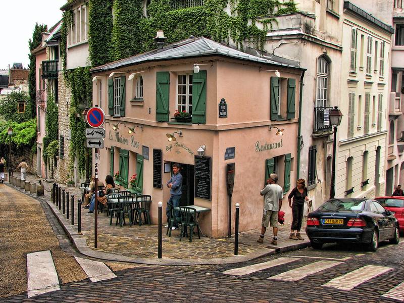 La Maison Rose mang đến vẻ lãng mạn ở mọi góc nhìn | Đồi Montmartre