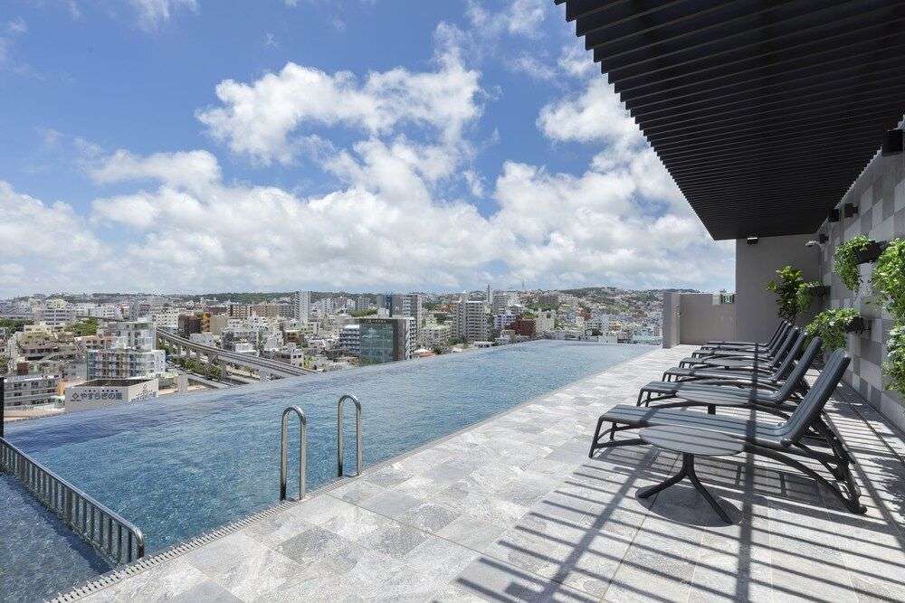 สระน้ำ Hewitt Resort Naha