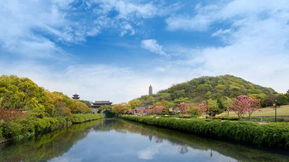 Zhaobao Mountain Scenic Area (招宝山风景区)