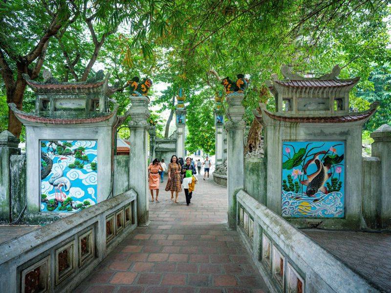 Tourist strolling around Ngoc Son Temple and admire the ancient architecture. 