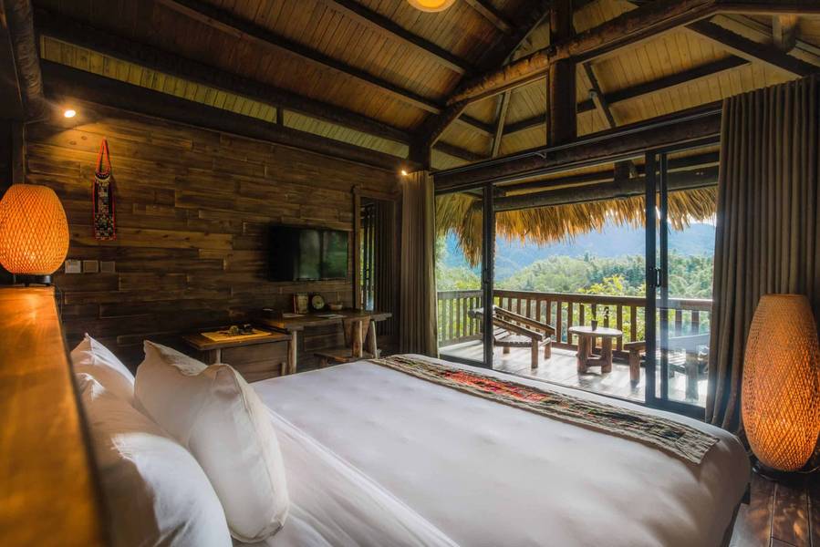 View phòng ngủ tại Sapa Jade Hill Resort And Spa ôm trọn khung cảnh núi rừng thơ mộng
