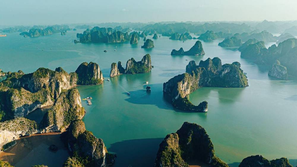 Đến với tourt Hạ Long 1 ngày bạn sẽ được chiêm ngưỡng Vịnh Hạ Long được mệnh danh là “Kỳ quan thiên nhiên thế giới” 