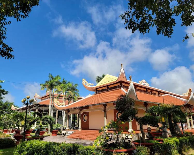 Đền thờ Chủ tịch Hồ Chí Minh là nơi thể hiện lòng kính trọng của người dân Bạc Liêu với Bác Hồ.