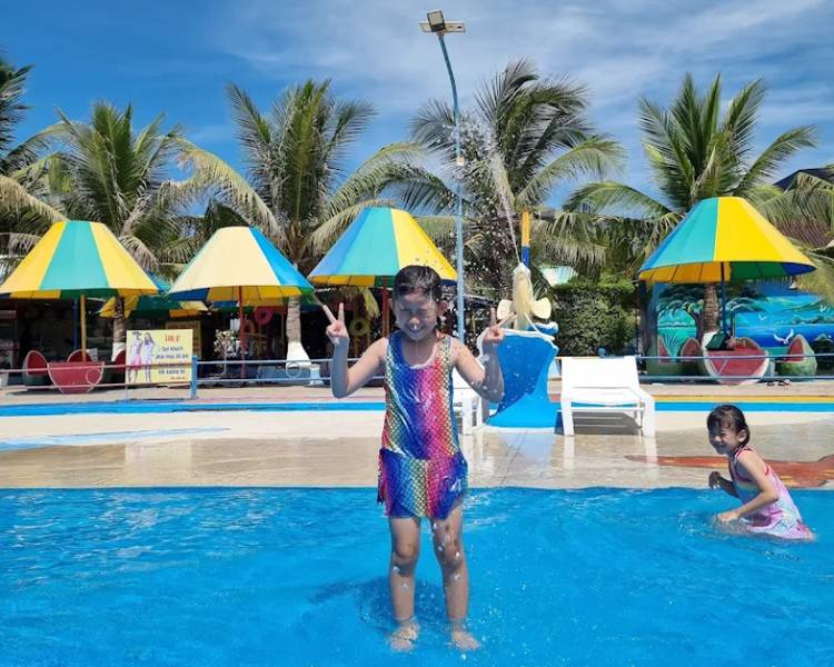 Khu du lịch Nhà Mát điểm đến lý tưởng rất được các gia đình có con nhỏ lựa chọn cho kỳ nghỉ ngắn hạn.