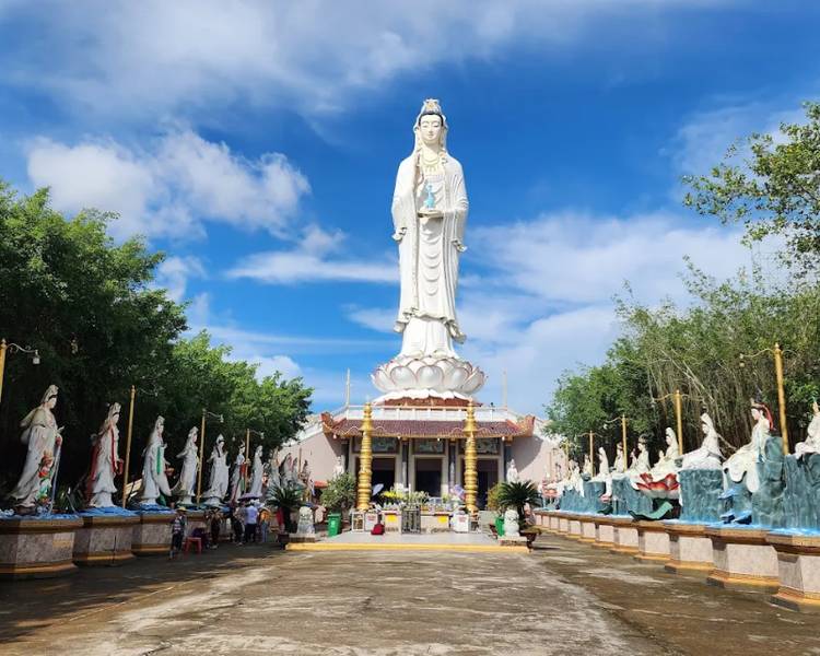 Ngôi chùa Hưng Thiện được coi là di sản kiến trúc tâm linh của miền Tây Nam Bộ.