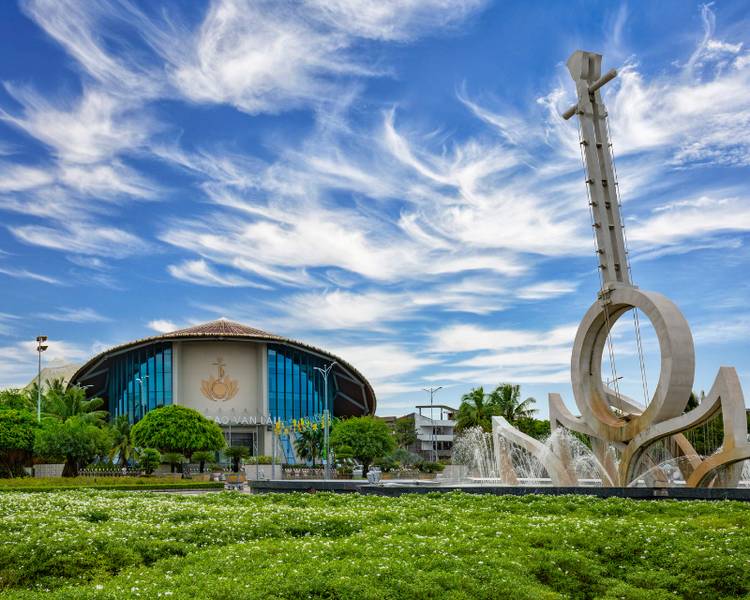 Nhà hát Cao Văn Lầu là điểm check in “hot” của du khách khi đến Bạc Liêu.