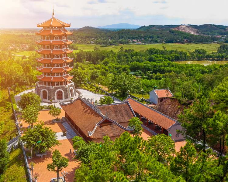 Thời điểm lý tưởng để ghé thăm Ngã Ba Đồng Lộc là vào tháng 4 và tháng 7.