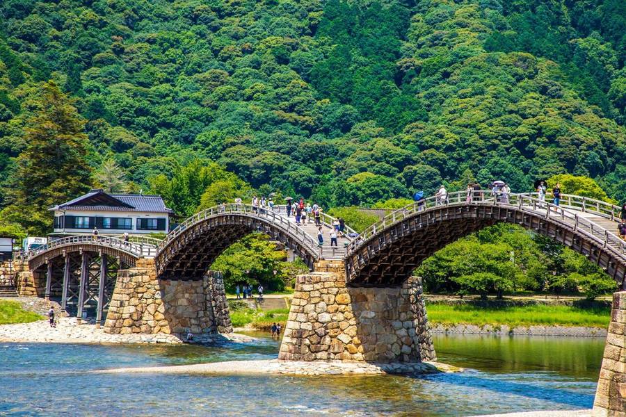 Vùng Chugoku nổi tiếng với vẻ đẹp hữu tình và lãng mạn. 