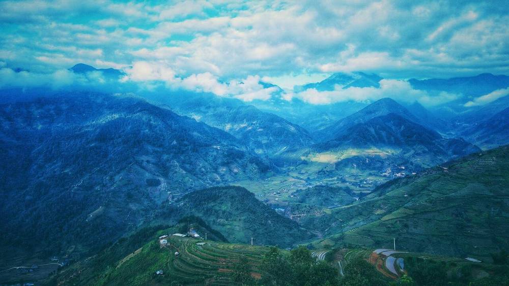 Bức tranh sương mờ buổi sáng trên Bản Cu Vai.