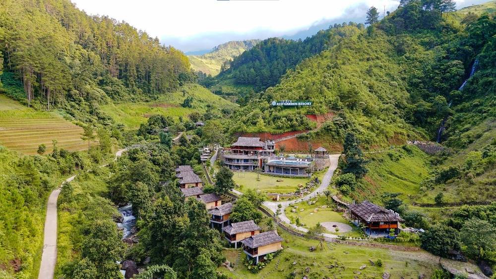 Khu nghỉ dưỡng Trạm Tấu Eco Garden Resort & Hot Spring nằm giữa núi đồi Tây Bắc.