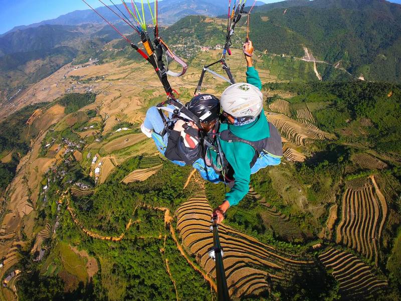 Trải nghiệm dù lượn trên đỉnh Mù Cang Chải. 