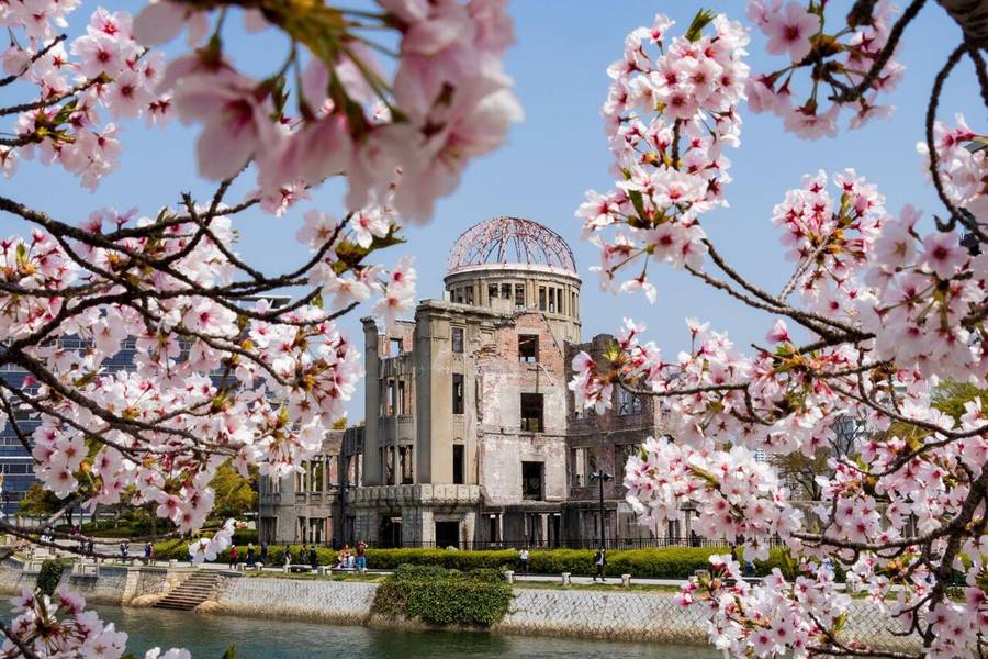 Mái vòm bom nguyên tử trong khuôn viên Công viên hòa bình tại Hiroshima.